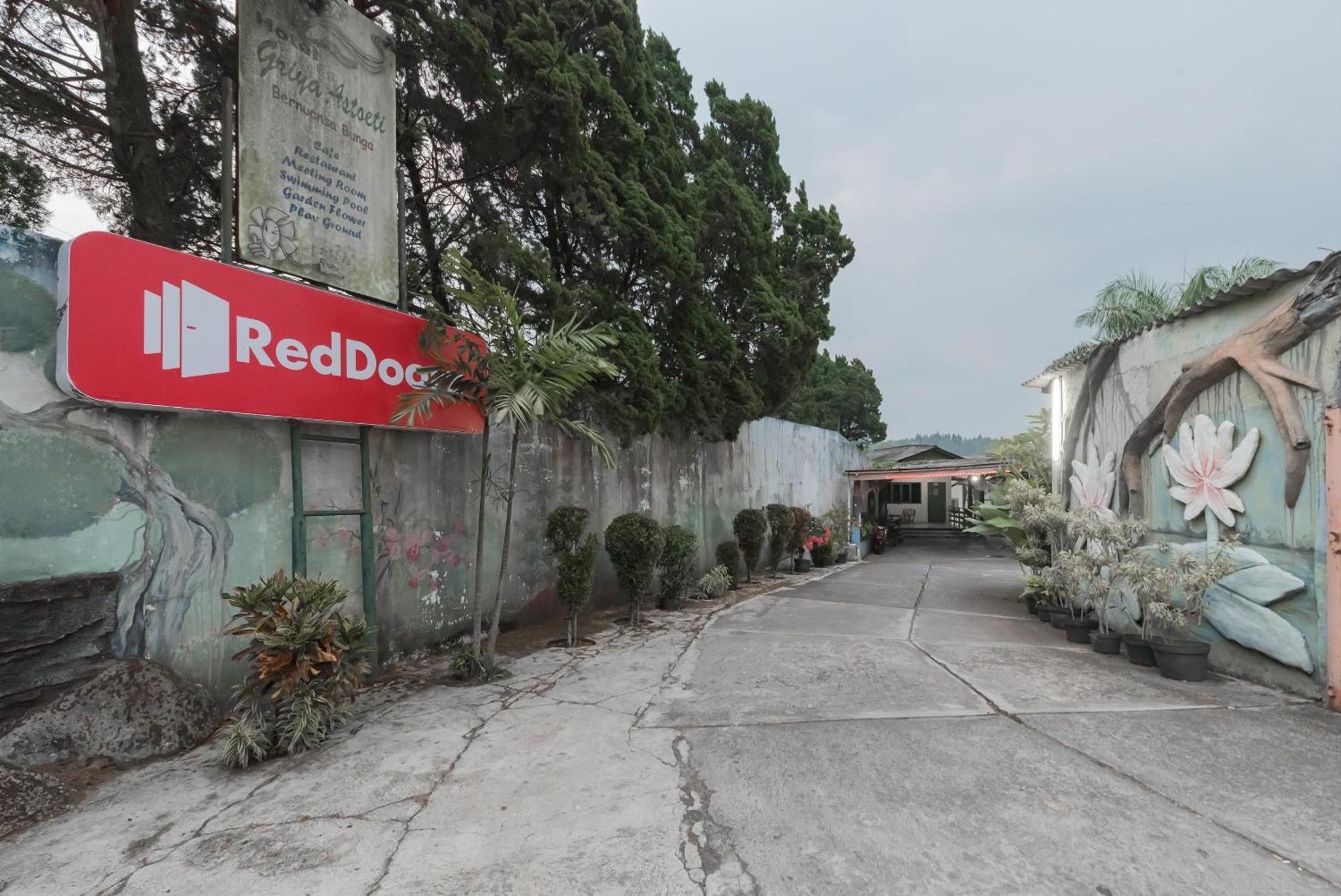 Reddoorz Plus At Hotel Griya Astoeti Bogor Luaran gambar
