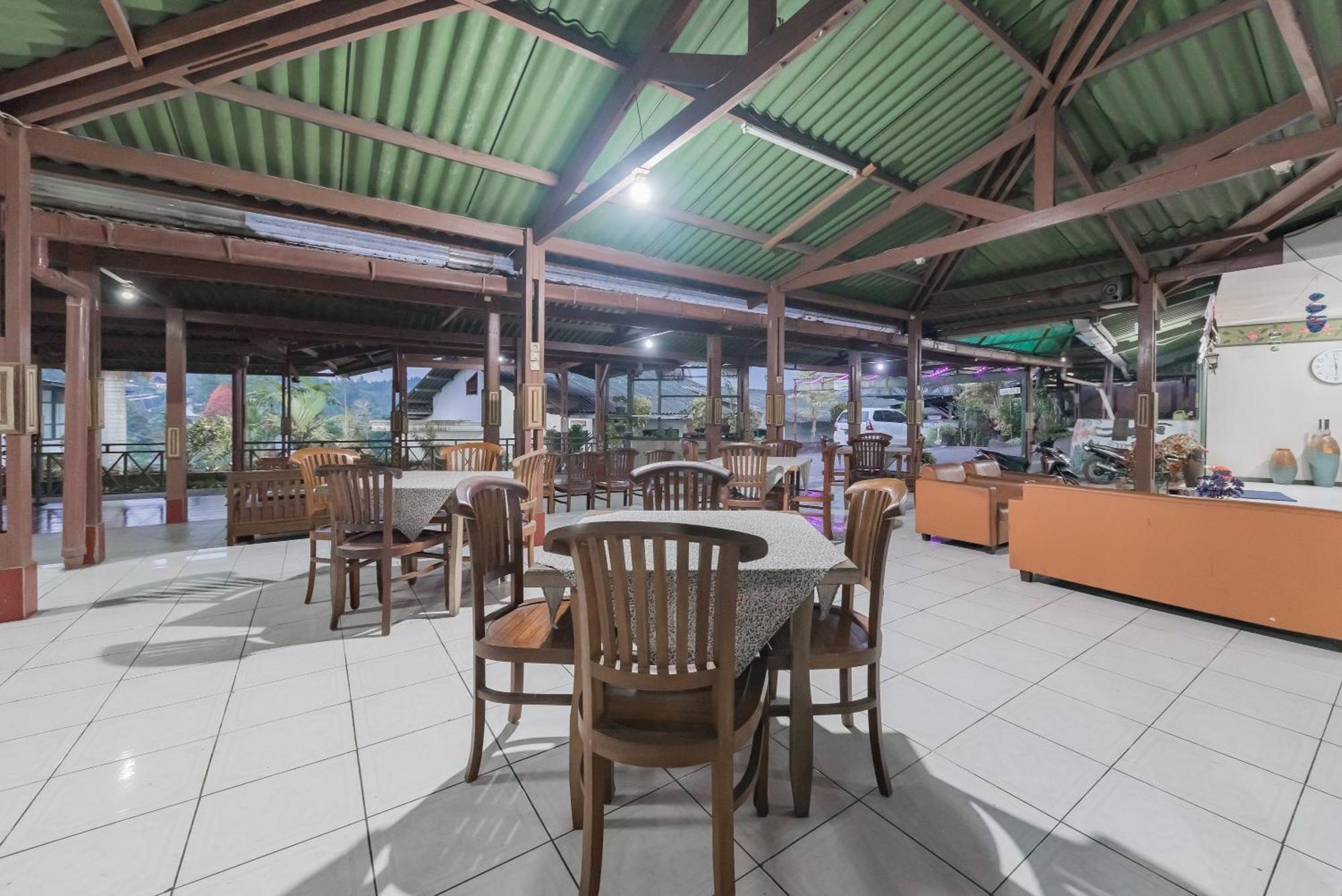 Reddoorz Plus At Hotel Griya Astoeti Bogor Luaran gambar