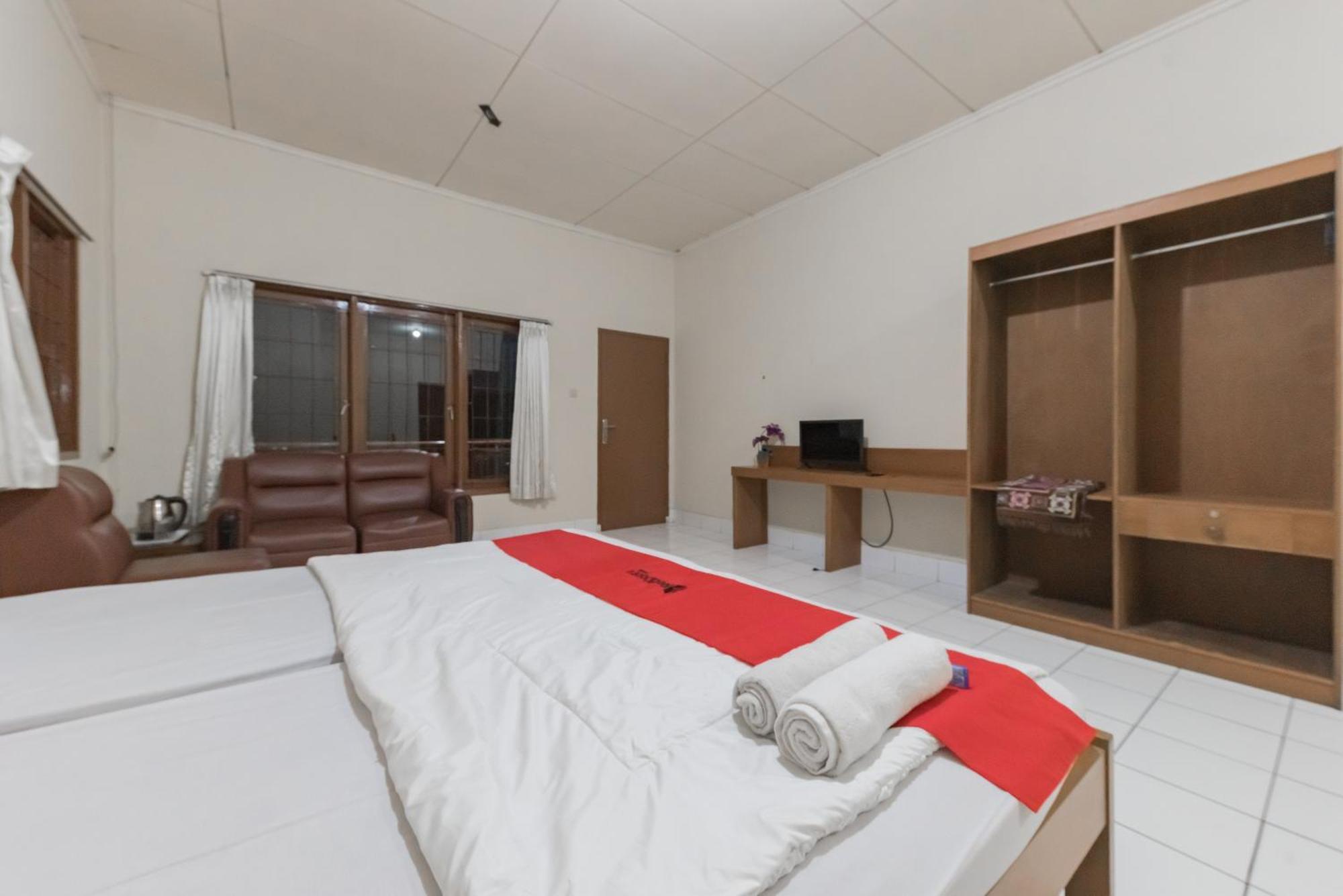 Reddoorz Plus At Hotel Griya Astoeti Bogor Luaran gambar