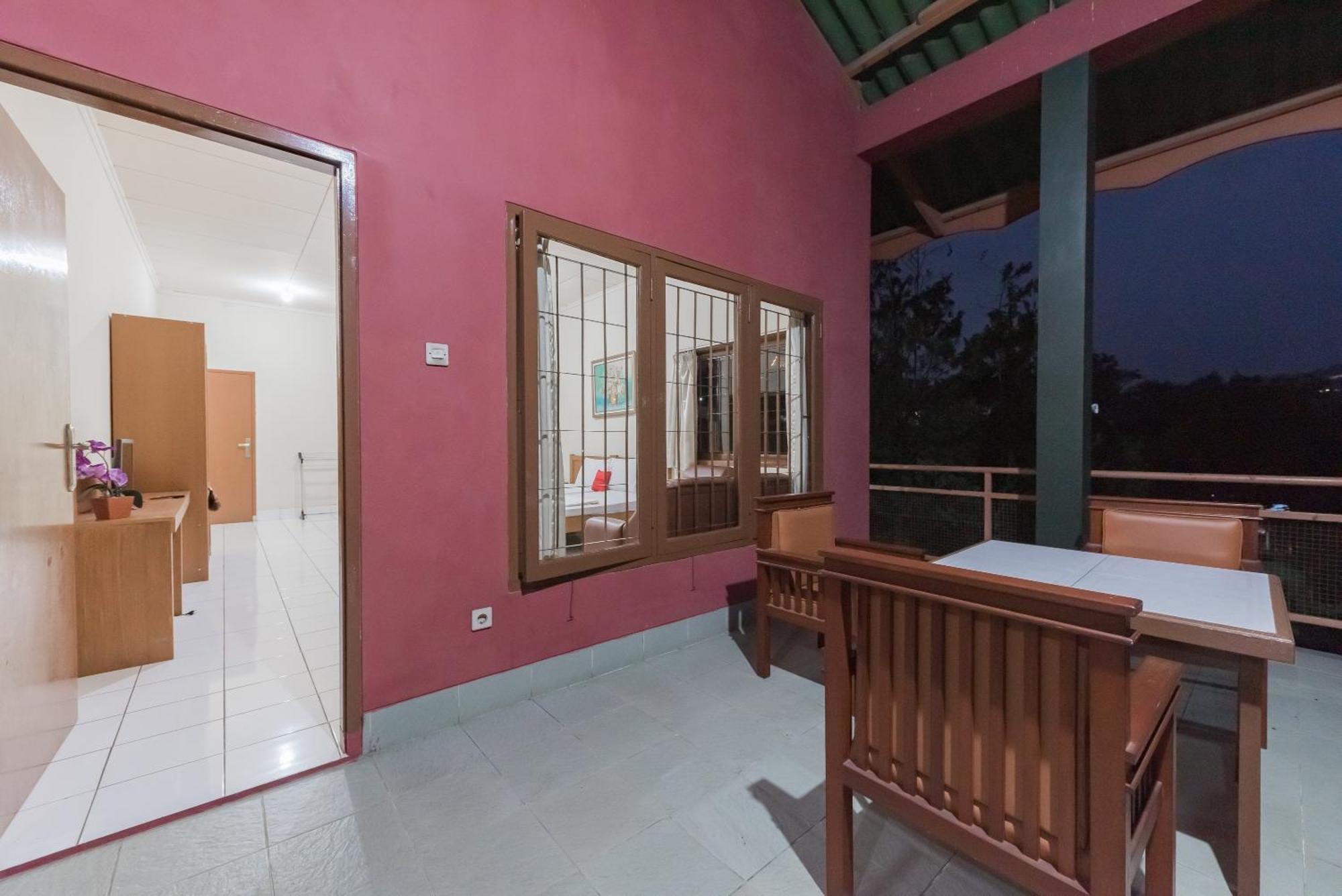 Reddoorz Plus At Hotel Griya Astoeti Bogor Luaran gambar