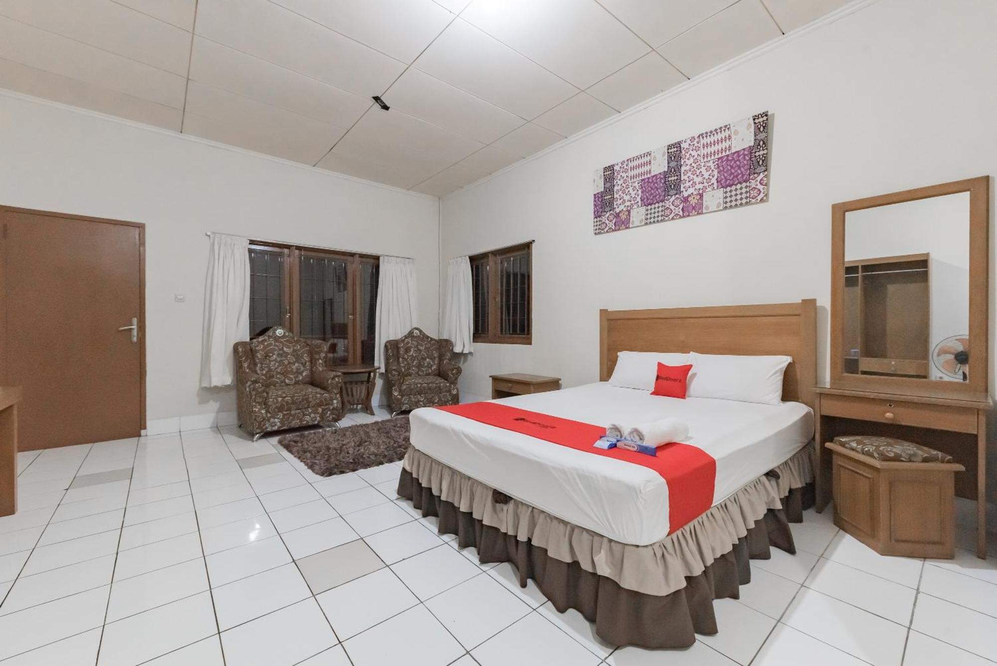 Reddoorz Plus At Hotel Griya Astoeti Bogor Luaran gambar