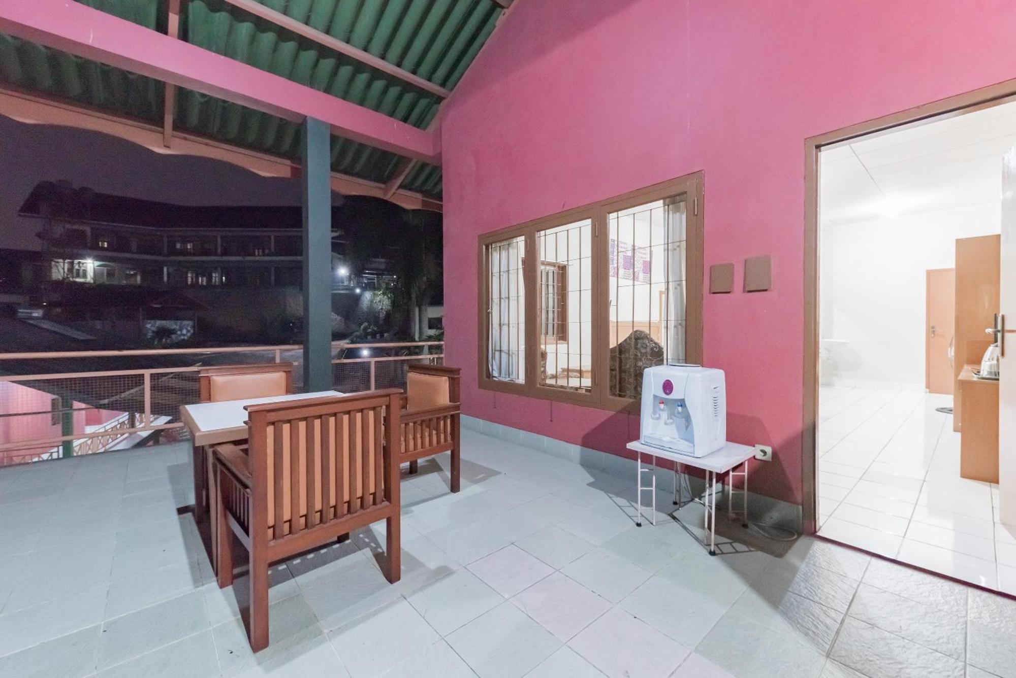 Reddoorz Plus At Hotel Griya Astoeti Bogor Luaran gambar