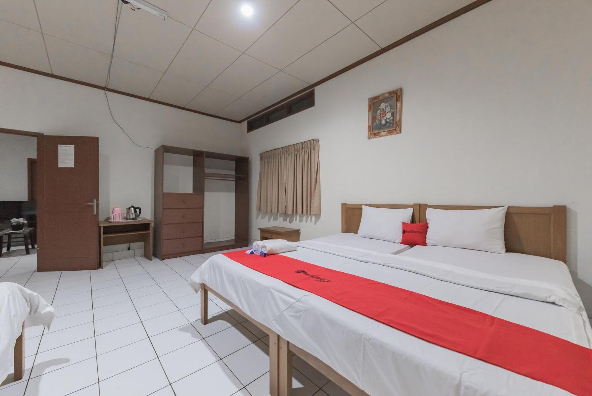 Reddoorz Plus At Hotel Griya Astoeti Bogor Luaran gambar