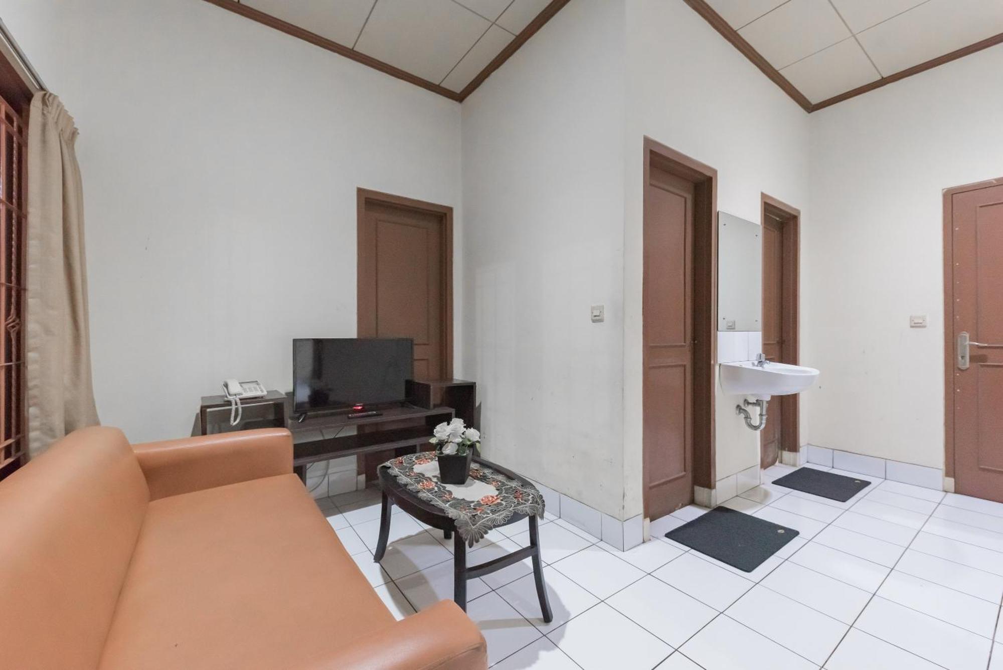 Reddoorz Plus At Hotel Griya Astoeti Bogor Luaran gambar