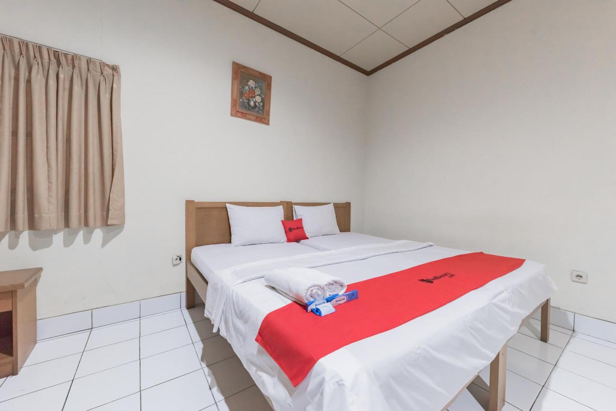 Reddoorz Plus At Hotel Griya Astoeti Bogor Luaran gambar